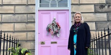Historic house owner in Edinburgh ordered to repaint pink door