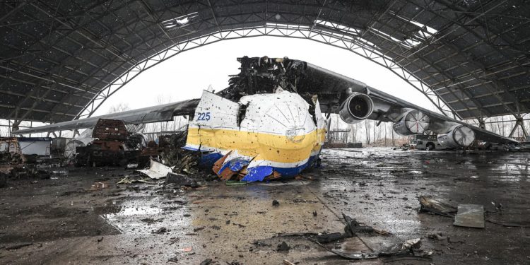 Ukraine to Rebuild World’s Largest Plane After Damage from Russians