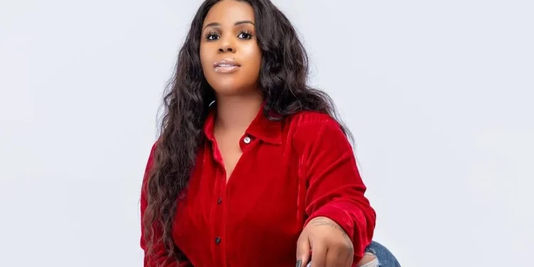 “Prima Kardashi Hits the Books After English Trolls Strike”